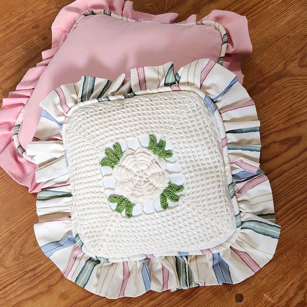 Vtg Crochet Pillow Set Cottage Shabby Cottagecore Decor Grandma Ruffle Pink Bed